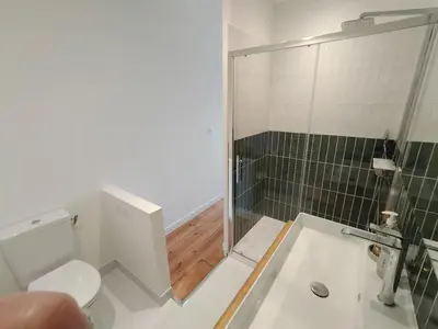 Salle de bains dans l'établissement chambres d'hôtes numéro 1 Le Bedat côté jardin