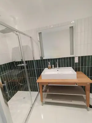 Salle de bains dans l'établissement chambres d'hôtes numéro 1 Le Bedat côté jardin