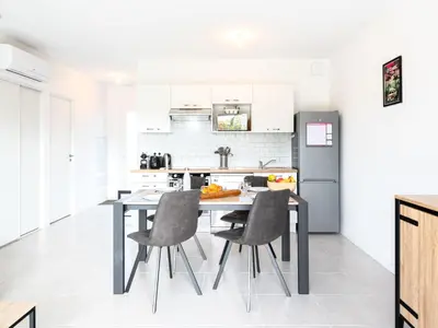 Cuisine ou kitchenette dans l'établissement Apartment Jade et Elena-4 by Interhome