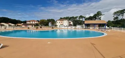 Piscine de l'établissement Villa Maëlyssia - Les villas du lac ou située à proximité