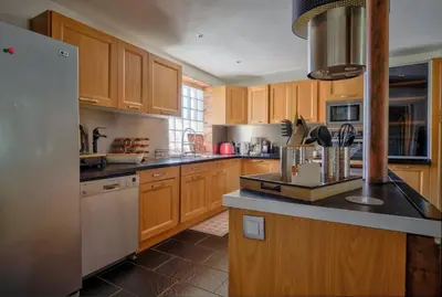Cuisine ou kitchenette dans l'établissement Villa des Albizzias