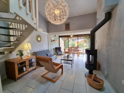 Coin salon dans l'établissement La maison des glycines