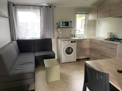 Cuisine ou kitchenette dans l'établissement Mobilhome