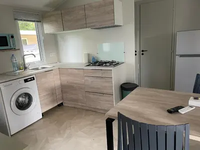 Cuisine ou kitchenette dans l'établissement Mobilhome