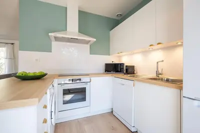 Cuisine ou kitchenette dans l'établissement Villa Eglantine à deux pas de la plage PYLA SUR MER
