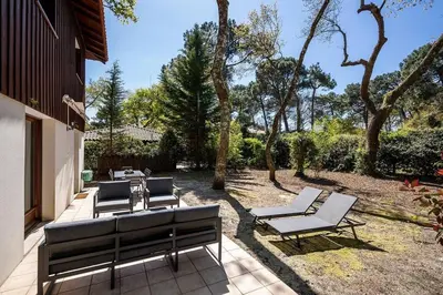 Jardin de l'établissement Villa Camélia à deux pas de la plage PYLA SUR MER