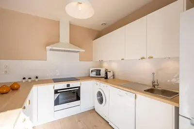Cuisine ou kitchenette dans l'établissement Villa Camélia à deux pas de la plage PYLA SUR MER