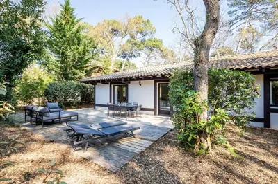 Jardin de l'établissement Villa Bruyère à deux pas de la plage PYLA SUR MER