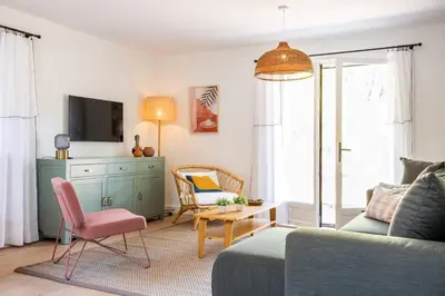 Coin salon dans l'établissement Villa Bruyère à deux pas de la plage PYLA SUR MER
