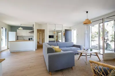 Cuisine ou kitchenette dans l'établissement Villa Arbousière à deux pas de la plage PYLA SUR MER