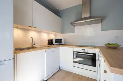 Cuisine ou kitchenette dans l'établissement Villa Arbousière à deux pas de la plage PYLA SUR MER
