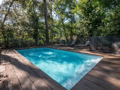 Piscine de l'établissement Villa Les Pins à deux pas de la plage PYLA SUR MER ou située à proximité