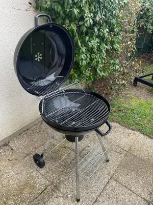 Barbecue disponible mis à disposition des clients de la villa