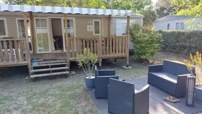 Jardin de l'établissement Mobil home 8 personnes 3 chambres