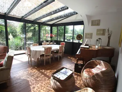 Plan de l'établissement Maison spacieuse près du lac avec piscine privée, idéal pour 16 personnes - FR-1-50-145