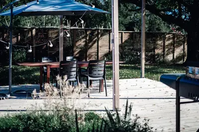 Jardin de l'établissement Maison Bleue Est 12 personnes
