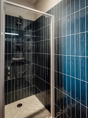 Salle de bains dans l'établissement Maison Bleue Est 12 personnes