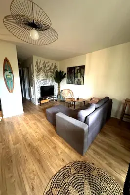 Coin salon dans l'établissement Paisible appartement climatisé avec jardin