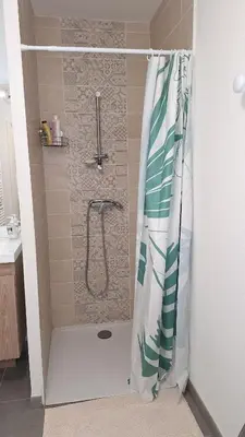 Salle de bains dans l'établissement Agréable duplex avec jardin et terrasse