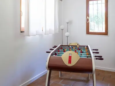 Salle de jeux dans l'établissement Villa élégante à Capbreton pour 12 personnes avec jardin - FR-1-791-27