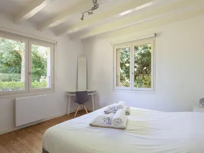 Un ou plusieurs lits dans un hébergement de l'établissement Villa élégante à Capbreton pour 12 personnes avec jardin - FR-1-791-27