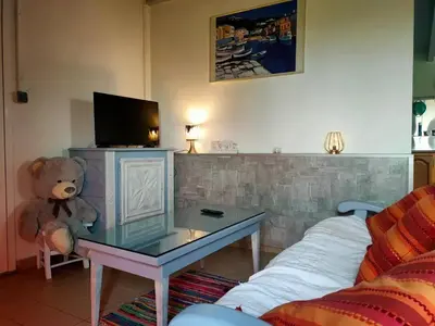 Télévision ou salle de divertissement dans l'établissement Maison familiale avec jardin à Lahosse, 110 m²