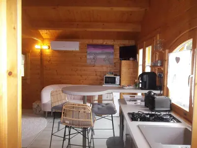 Cuisine ou kitchenette dans l'établissement Chalet flottant sur lac et spa