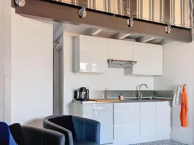 Cuisine ou kitchenette dans l'établissement Appartement proche de la plage