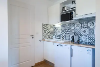 Cuisine ou kitchenette dans l'établissement Appartement aux Cottages du Lac H70
