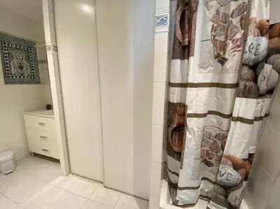Salle de bains dans l'établissement La Teste Centre 2 couchages avec balcon