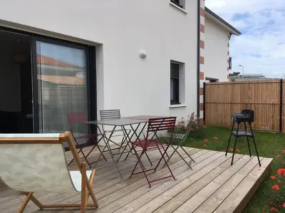 Terrasse ou espace extérieur de l'établissement Bassin Arcachon Appt recent4 couchages petit jardin