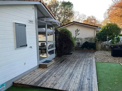 Jardin de l'établissement Chalet T3 15 min plage grande terasse et piscine