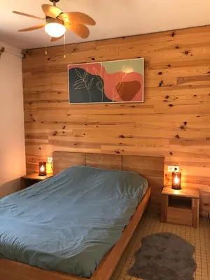 Un ou plusieurs lits dans un hébergement de l'établissement LE SUN TRAP -T2 calme au RDC à 2 pas de la plage avec vue sur jardin - Quiet and well located apartment