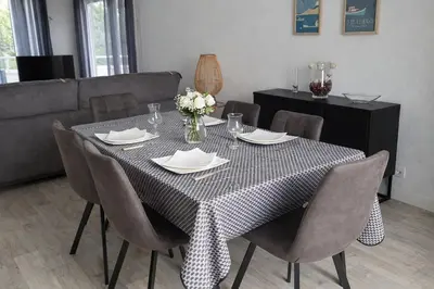 Coin salon dans l'établissement Charmant appartement cœur de ville avec terrasse aménagée privée