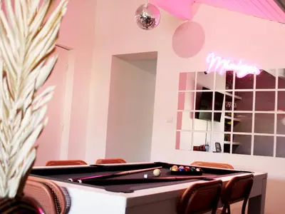 Billard dans l'établissement Maison Billard, Netflix et jeux par Ivona Vacances