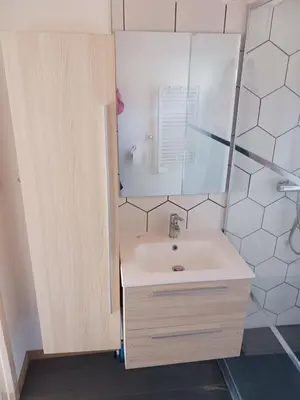 Salle de bains dans l'établissement Jolie maison à Biscarrosse zéro six soixante treize soixante huit vingt six 02
