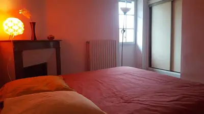 Un ou plusieurs lits dans un hébergement de l'établissement Chambres d'hôtes et T2 dans écolieu arts, ride et autres activités