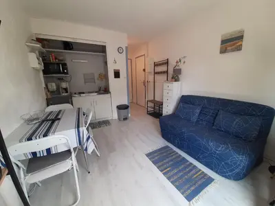 Cuisine ou kitchenette dans l'établissement Studio cosy proche océan et commerces, parfait pour des vacances à deux! - FR-1-239-437