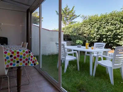Jardin de l'établissement Villa Mitoyenne avec Jardin, Proche Plage à Seignosse, Piscine, Parking Privé et Wifi - FR-1-239-421