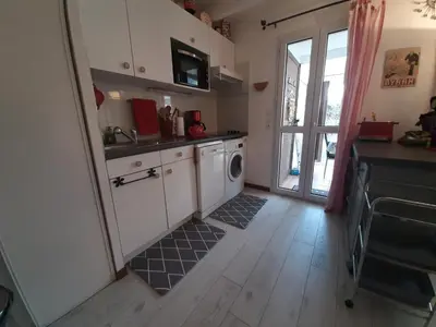Cuisine ou kitchenette dans l'établissement Villa Mitoyenne avec Jardin, Proche Plage à Seignosse, Piscine, Parking Privé et Wifi - FR-1-239-421