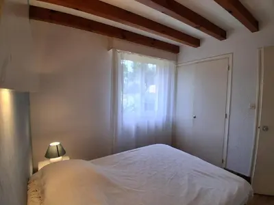 Un ou plusieurs lits dans un hébergement de l'établissement Maison Plain-pied avec Jardin, Proche Plage et Pistes Cyclables, 6 Pers, Wifi, Parking - FR-1-239-436