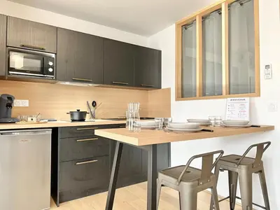 Cuisine ou kitchenette dans l'établissement Au Cœur de la Médina - Centre Ville - Parking