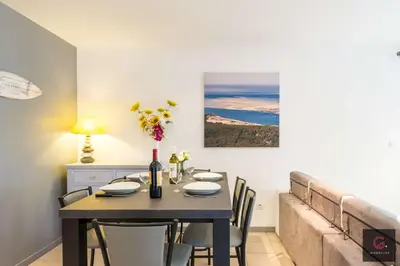 Coin salon dans l'établissement Biscarrosse Bourg, jolie petite maison pour 4 personnes avec Terrasse et jardin
