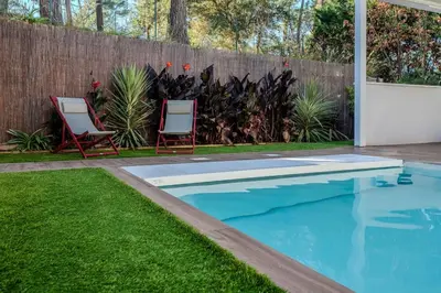 Piscine de l'établissement Dépendance Villa Souleillous ou située à proximité