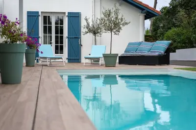 Piscine de l'établissement Dépendance Villa Souleillous ou située à proximité
