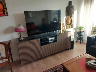 Télévision ou salle de divertissement dans l'établissement Appartement avec terasse au pied du port