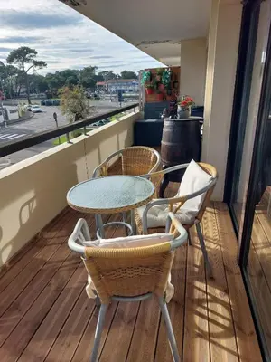 Balcon ou terrasse dans l'établissement Appartement avec terasse au pied du port