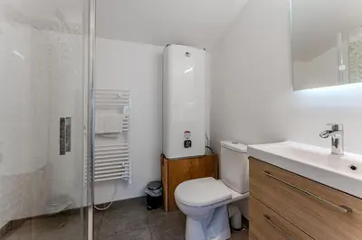 Salle de bains dans l'établissement Maison Familiale à 200 m du Bassin
