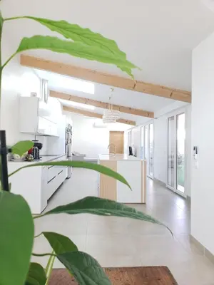 Cuisine ou kitchenette dans l'établissement Agréable maison bien située