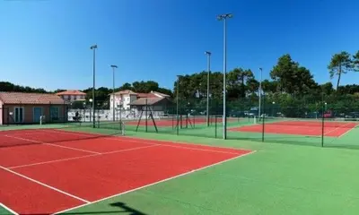 Tennis ou squash au sein de la maison de vacances ou à proximité